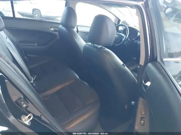 KNAFX5A83G5547555 2016 KIA FORTE - Image 8