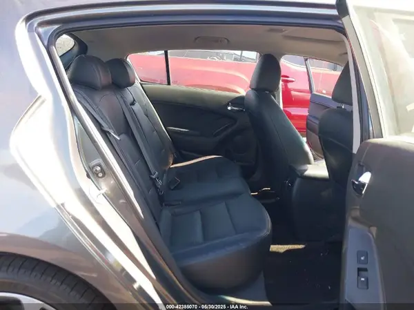 KNAFX5A83G5628913 2016 KIA FORTE - Image 8