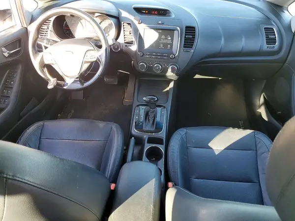 KNAFX5A83H5668734 2017 KIA FORTE - Image 8