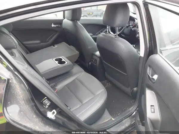 KNAFX5A83H5685775 2017 KIA FORTE - Image 8