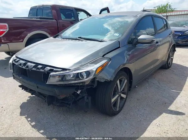 KNAFX5A83H5706835 2017 KIA FORTE - Image 2