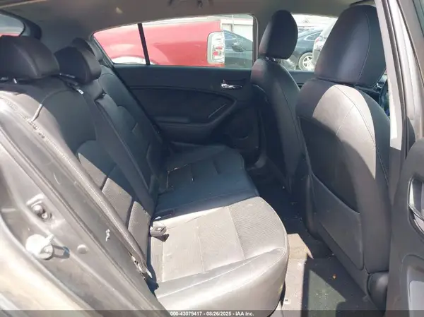 KNAFX5A83H5706835 2017 KIA FORTE - Image 8