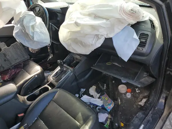 KNAFX5A83H5727765 2017 KIA FORTE - Image 8