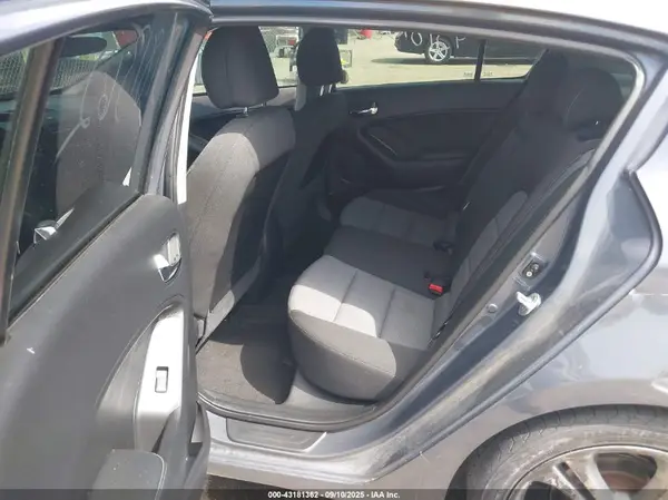 KNAFX5A84G5626491 2016 KIA FORTE - Image 8