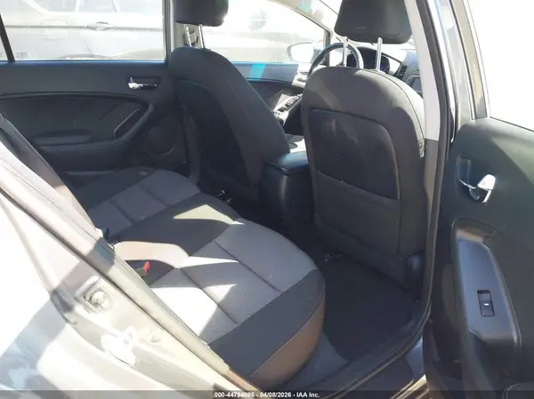 KNAFX5A84G5633067 2016 KIA FORTE - Image 8