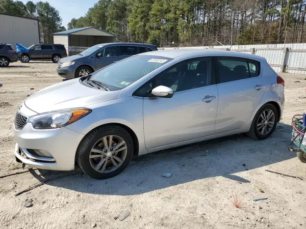 KNAFX5A85G5528540 2016 KIA FORTE - Image 1