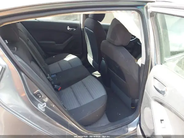 KNAFX5A85G5529011 2016 KIA FORTE - Image 8