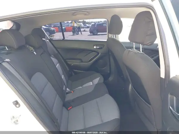 KNAFX5A85G5529073 2016 KIA FORTE - Image 8