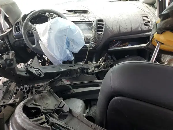KNAFX5A85G5617783 2016 KIA FORTE - Image 8