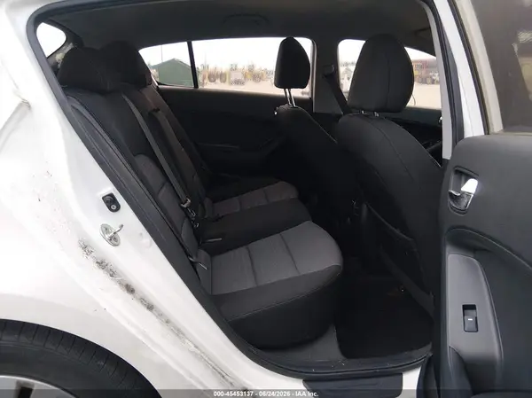 KNAFX5A85G5626581 2016 KIA FORTE - Image 8