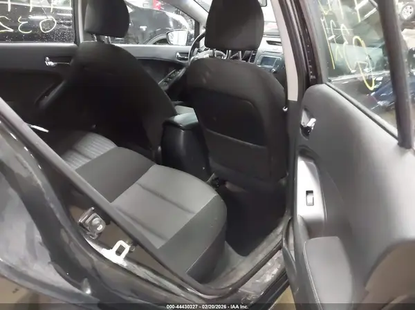 KNAFX5A85G5629304 2016 KIA FORTE - Image 8