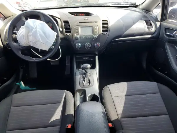 KNAFX5A85G5633661 2016 KIA FORTE - Image 8
