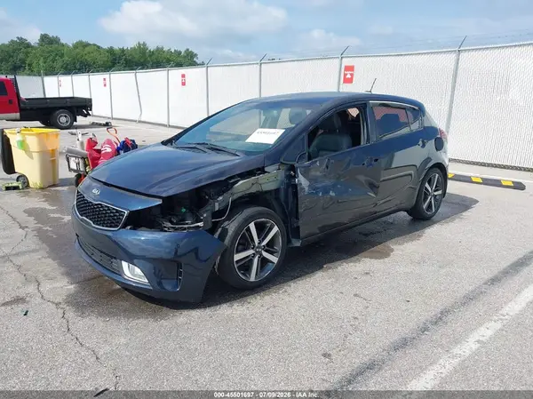 KNAFX5A85H5727055 2017 KIA FORTE - Image 2