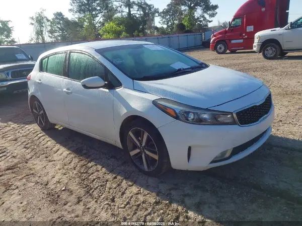 KNAFX5A85H5727556 2017 KIA FORTE - Image 1