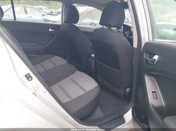 KNAFX5A86G5525923 2016 KIA FORTE - Image 8