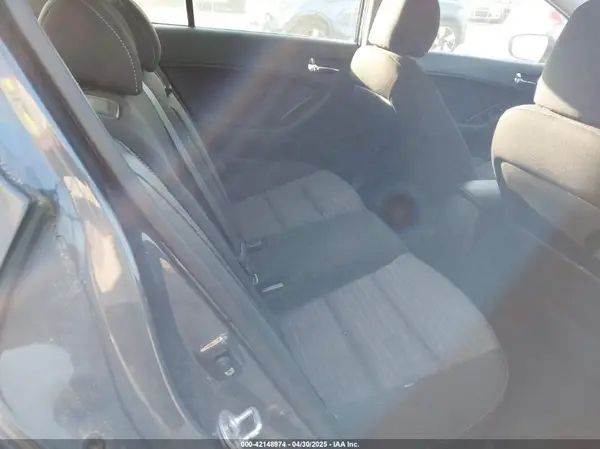 KNAFX5A86G5527820 2016 KIA FORTE - Image 8