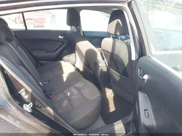 KNAFX5A86G5528546 2016 KIA FORTE - Image 8