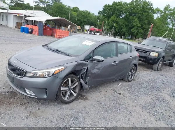 KNAFX5A86H5676018 2017 KIA FORTE - Image 2