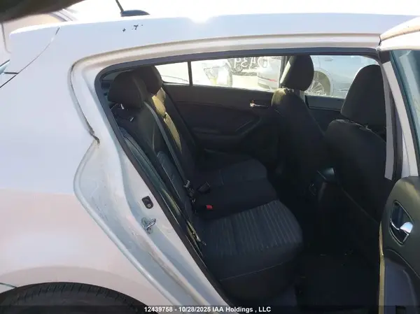 KNAFX5A87H5680353 2017 KIA FORTE - Image 8