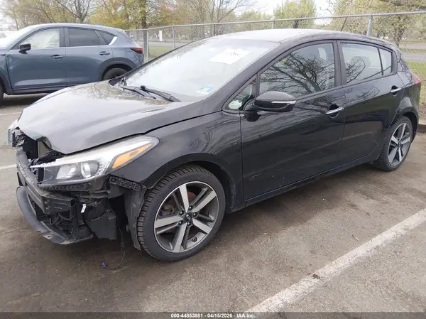 KNAFX5A87H5712749 2017 KIA FORTE - Image 2