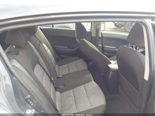 KNAFX5A88G5599845 2016 KIA FORTE - Image 8