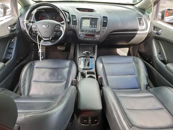 KNAFX5A89H5726796 2017 KIA FORTE - Image 8