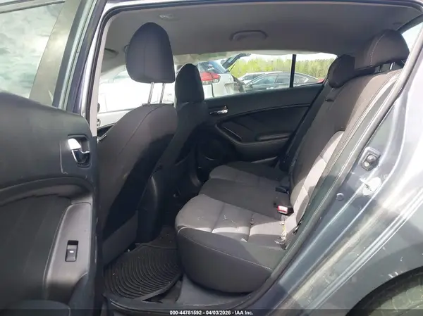 KNAFX5A8XG5600686 2016 KIA FORTE - Image 8