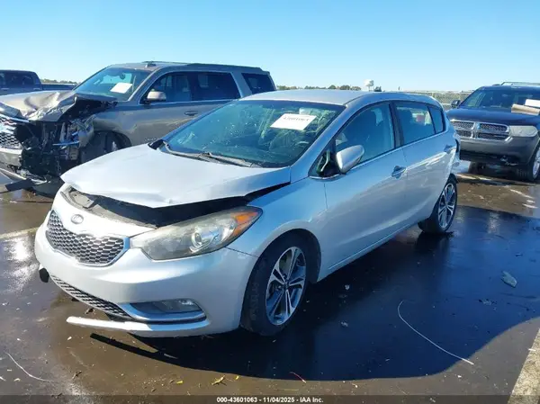 KNAFX5A8XG5633588 2016 KIA FORTE - Image 2