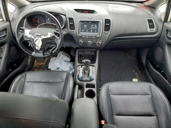 KNAFX5A8XH5701535 2017 KIA FORTE - Image 8