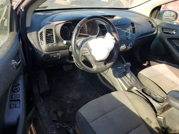 KNAFX6A84G5579551 2016 KIA FORTE - Image 8
