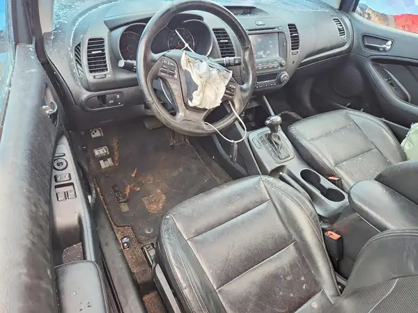KNAFX6A84G5641370 2016 KIA FORTE - Image 8