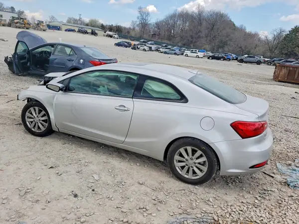 KNAFX6A87G5621629 2016 KIA FORTE - Image 2