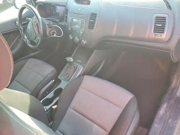 KNAFX6A89G5647827 2016 KIA FORTE - Image 8