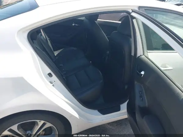 KNAFZ4A80G5616058 2016 KIA FORTE - Image 8