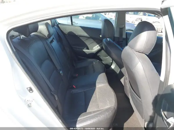 KNAFZ4A81G5463576 2016 KIA FORTE - Image 8