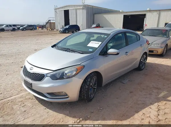 KNAFZ4A81G5598072 2016 KIA FORTE - Image 2