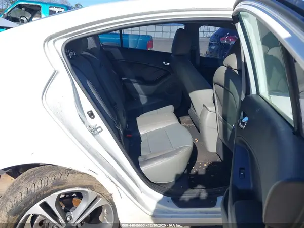 KNAFZ4A81G5616649 2016 KIA FORTE - Image 8