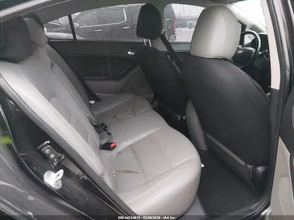KNAFZ4A82G5548121 2016 KIA FORTE - Image 8