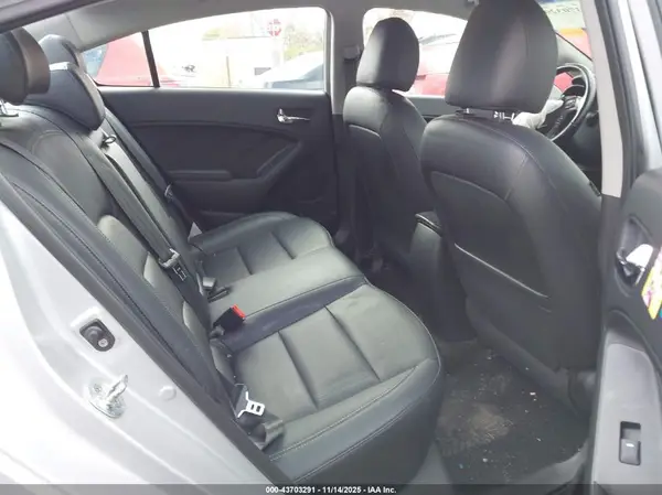 KNAFZ4A82G5551715 2016 KIA FORTE - Image 8