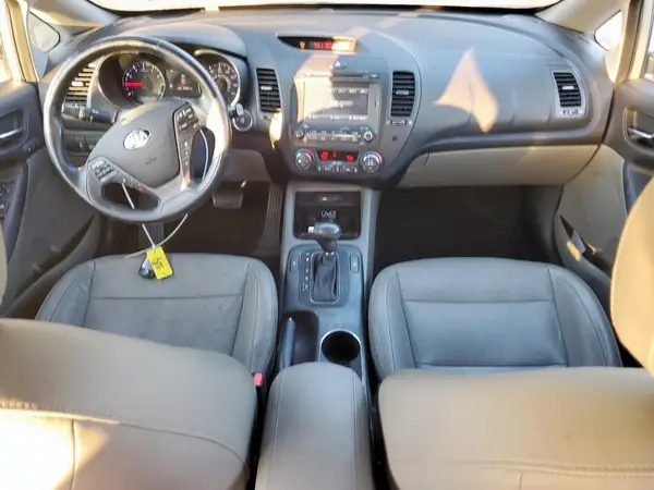 KNAFZ4A82G5613386 2016 KIA FORTE - Image 8