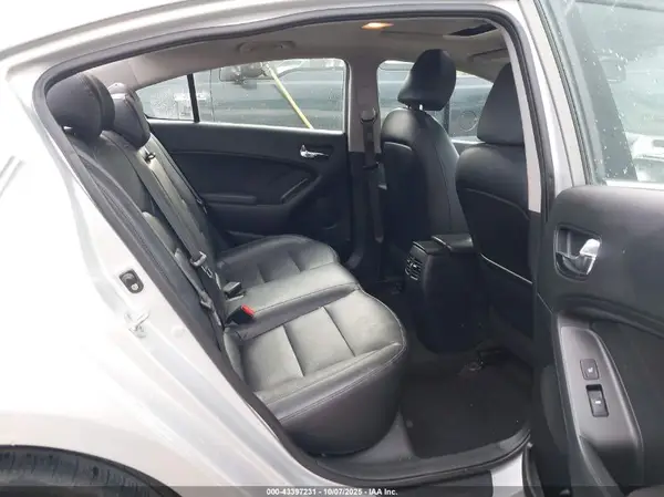 KNAFZ4A83G5569978 2016 KIA FORTE - Image 8