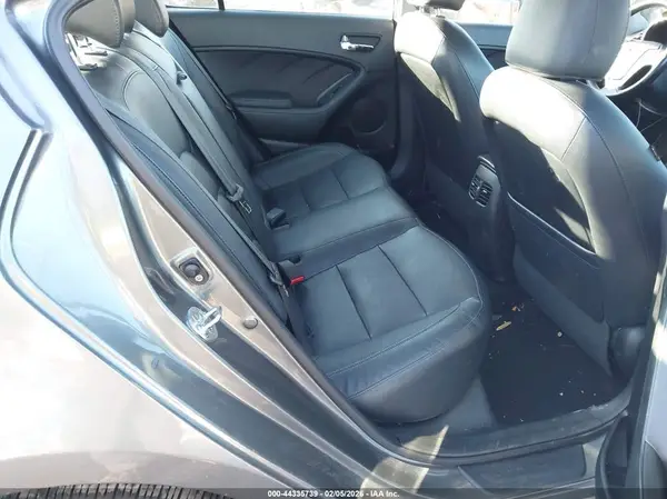 KNAFZ4A84G5529893 2016 KIA FORTE - Image 8
