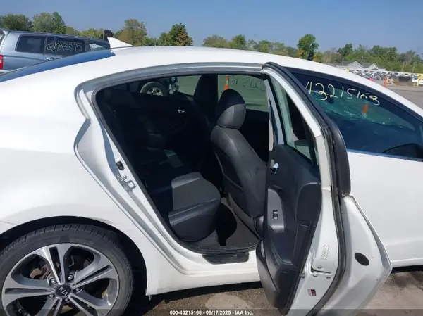 KNAFZ4A84G5552106 2016 KIA FORTE - Image 8