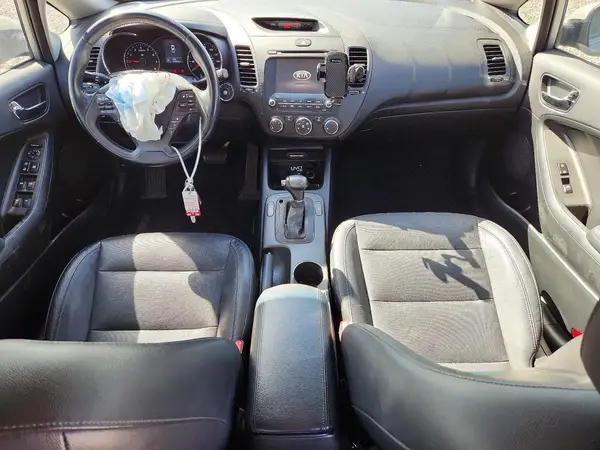 KNAFZ4A85G5614189 2016 KIA FORTE - Image 8
