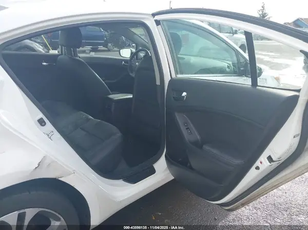 KNAFZ4A86G5528034 2016 KIA FORTE - Image 8