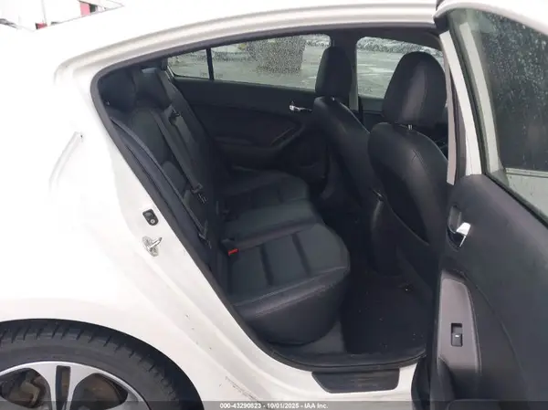 KNAFZ4A87G5555064 2016 KIA FORTE - Image 8