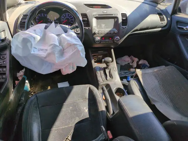 KNAFZ4A89G5446881 2016 KIA FORTE - Image 8