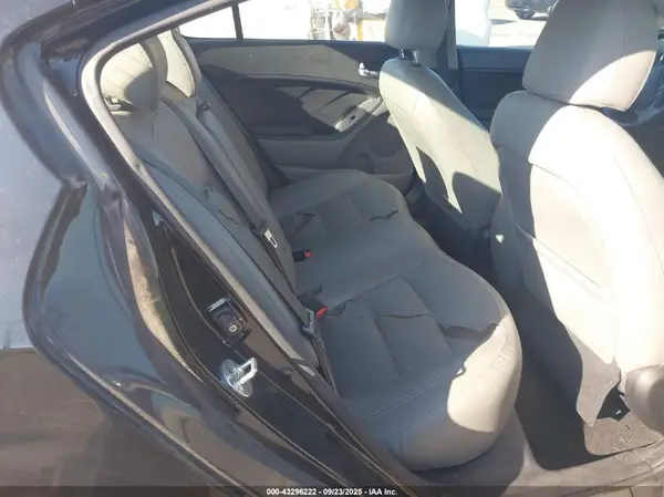KNAFZ4A8XG5556158 2016 KIA FORTE - Image 8