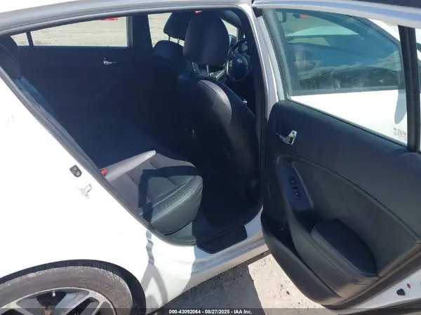 KNAFZ5A30G5499298 2016 KIA FORTE - Image 8