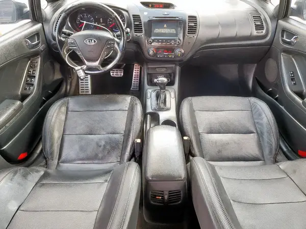 KNAFZ5A31G5560156 2016 KIA FORTE - Image 8